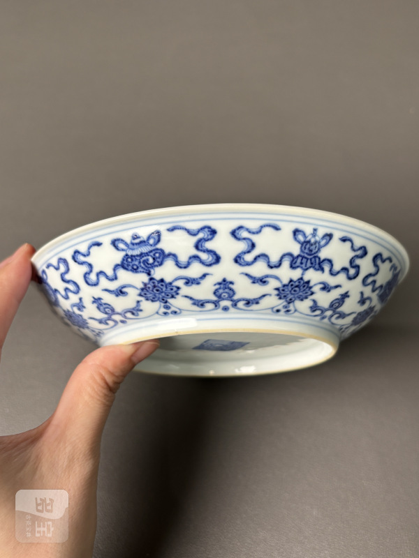 清乾隆 青花缠枝八宝纹盘 - 图6